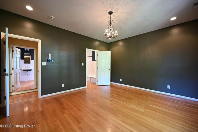 621 Cochran Hill Rd, Louisville, KY 40206