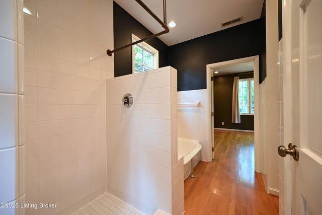 621 Cochran Hill Rd, Louisville, KY 40206