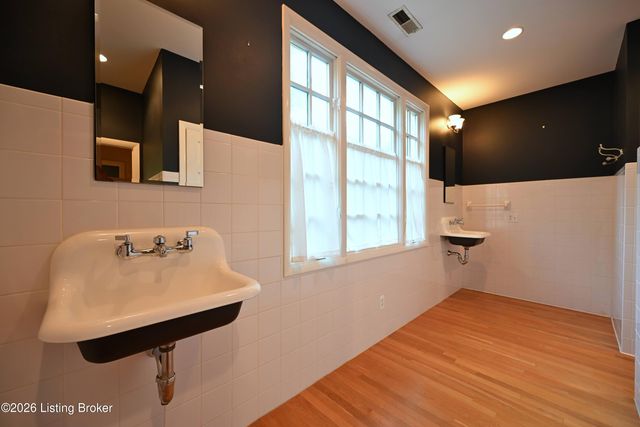 621 Cochran Hill Rd, Louisville, KY 40206