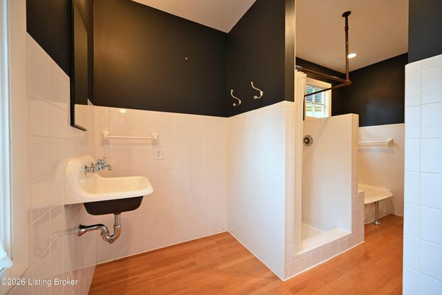 621 Cochran Hill Rd, Louisville, KY 40206