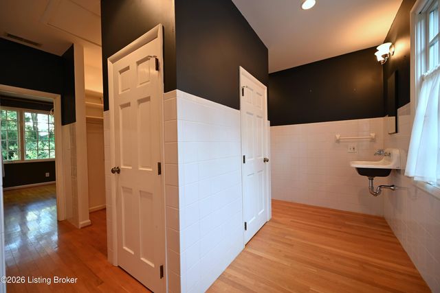 621 Cochran Hill Rd, Louisville, KY 40206