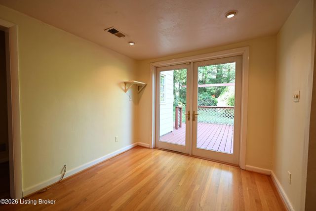 621 Cochran Hill Rd, Louisville, KY 40206