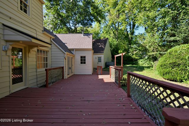621 Cochran Hill Rd, Louisville, KY 40206