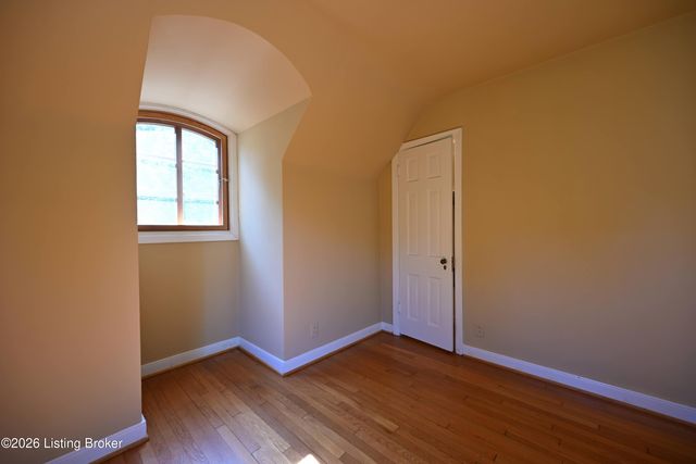621 Cochran Hill Rd, Louisville, KY 40206