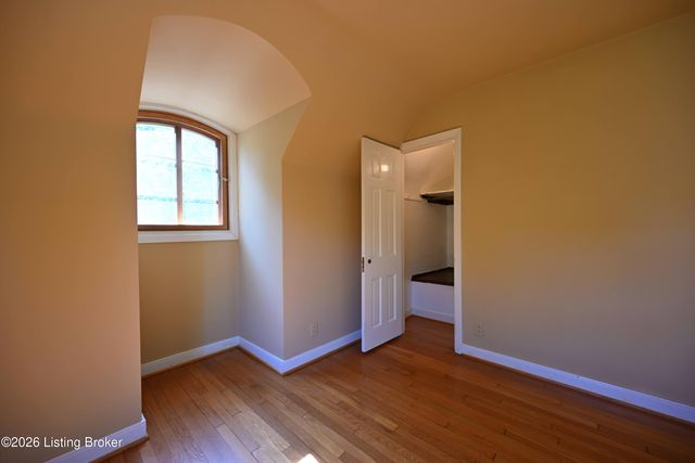 621 Cochran Hill Rd, Louisville, KY 40206