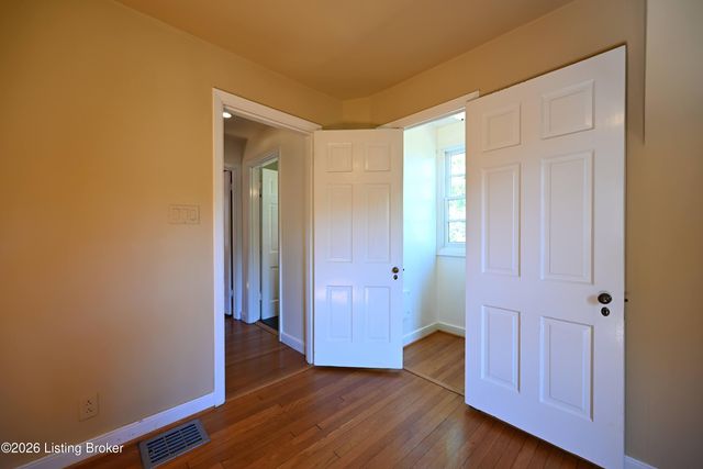 621 Cochran Hill Rd, Louisville, KY 40206