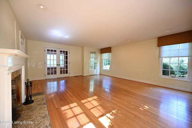 621 Cochran Hill Rd, Louisville, KY 40206
