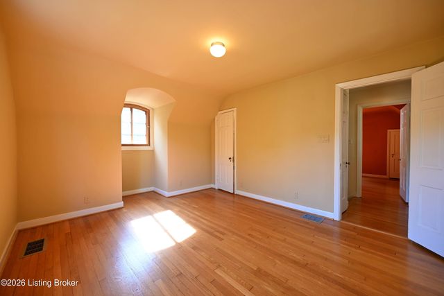 621 Cochran Hill Rd, Louisville, KY 40206