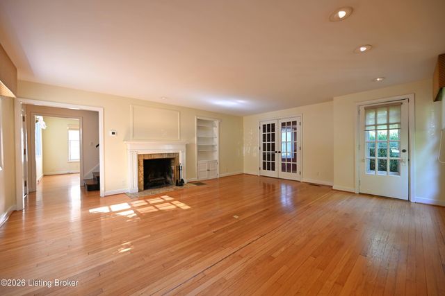621 Cochran Hill Rd, Louisville, KY 40206