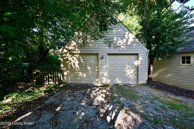 621 Cochran Hill Rd, Louisville, KY 40206