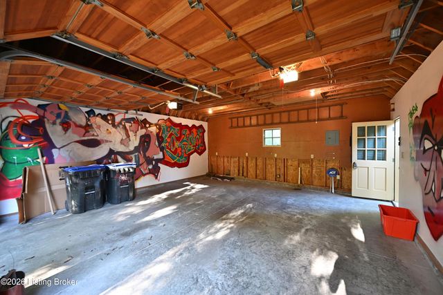 621 Cochran Hill Rd, Louisville, KY 40206