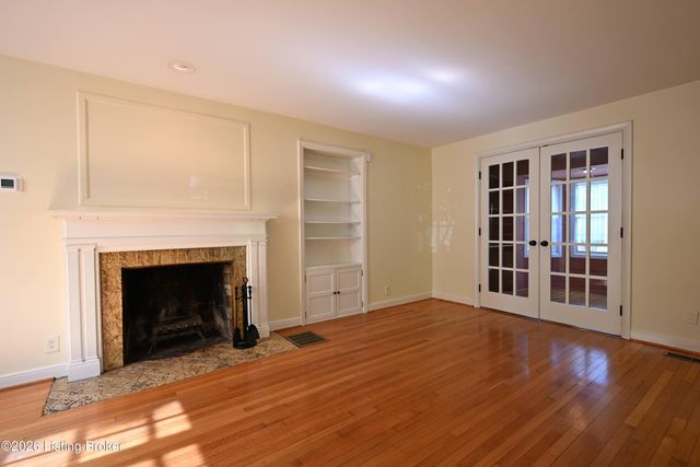 621 Cochran Hill Rd, Louisville, KY 40206