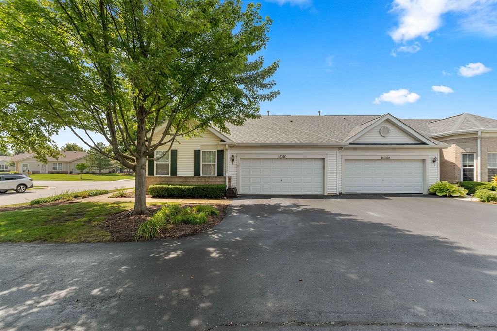16310 Crescent Lake Drive 16310, Crest Hill, IL 60403 — photo 2