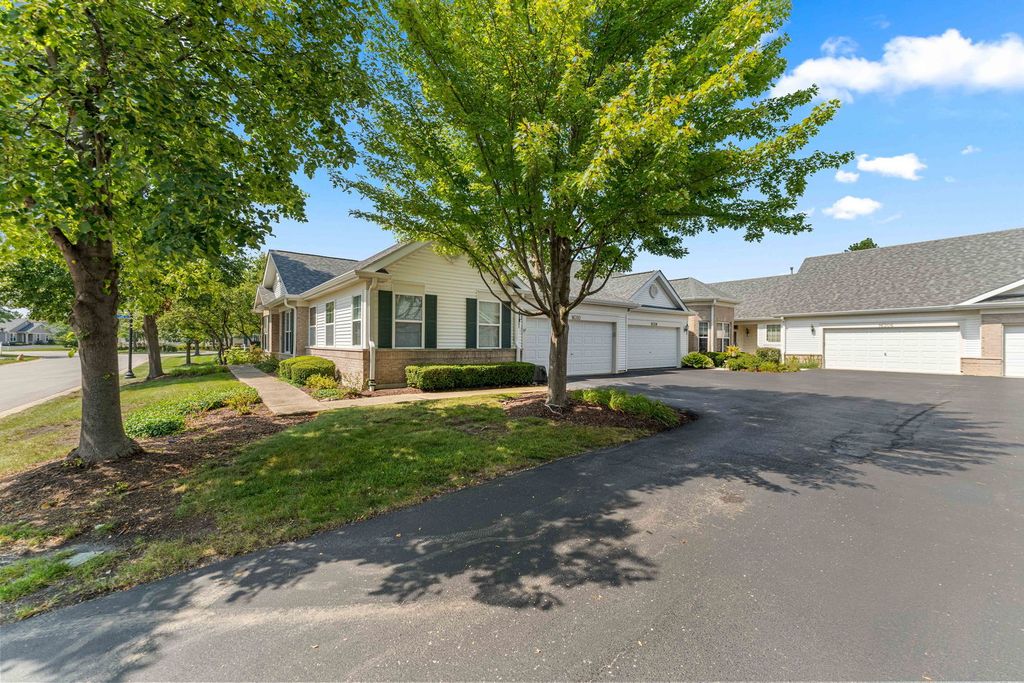 16310 Crescent Lake Drive 16310, Crest Hill, IL 60403 — photo 3