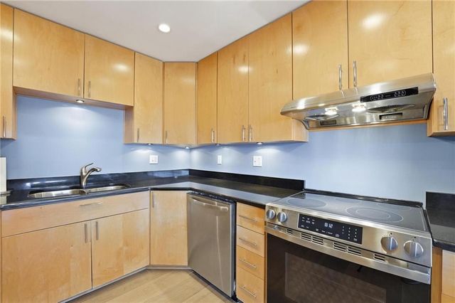 121 W 48th Street 202, Kansas City, MO 64112