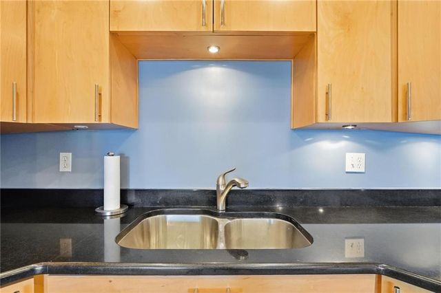 121 W 48th Street 202, Kansas City, MO 64112