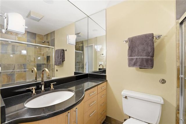 121 W 48th Street 202, Kansas City, MO 64112