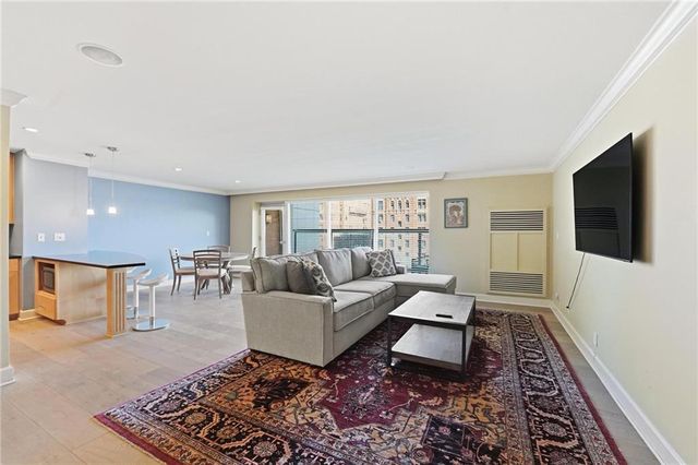 121 W 48th Street 202, Kansas City, MO 64112