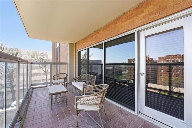 121 W 48th Street 202, Kansas City, MO 64112