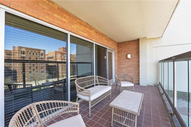 121 W 48th Street 202, Kansas City, MO 64112