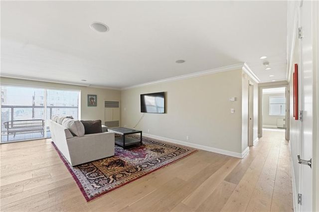 121 W 48th Street 202, Kansas City, MO 64112