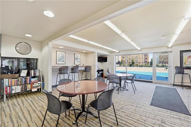 121 W 48th Street 202, Kansas City, MO 64112