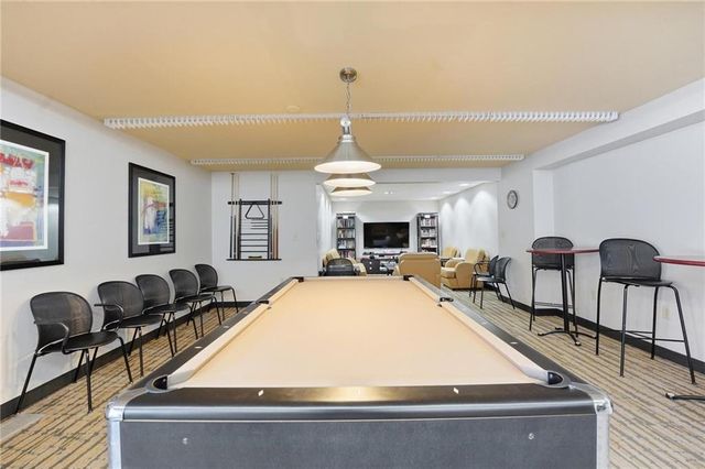 121 W 48th Street 202, Kansas City, MO 64112