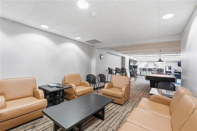 121 W 48th Street 202, Kansas City, MO 64112
