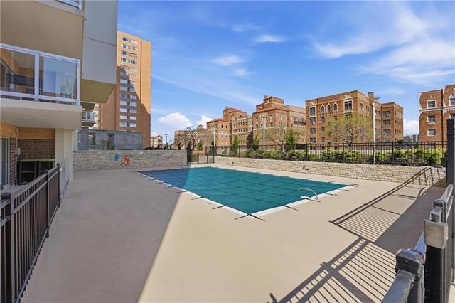 121 W 48th Street 202, Kansas City, MO 64112