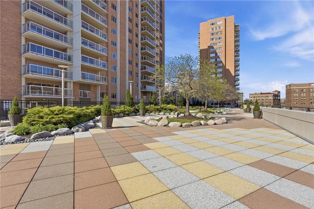 121 W 48th Street 202, Kansas City, MO 64112