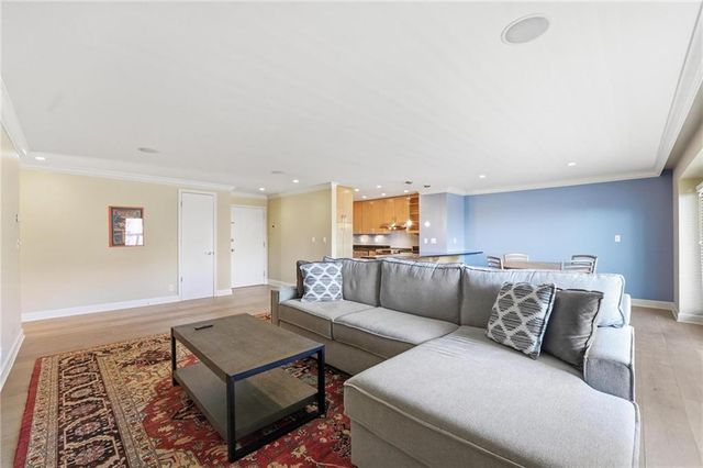121 W 48th Street 202, Kansas City, MO 64112