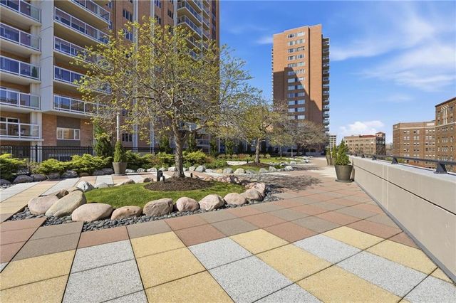 121 W 48th Street 202, Kansas City, MO 64112