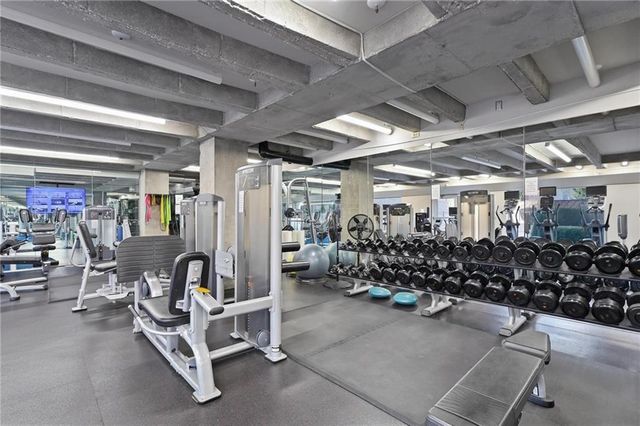 121 W 48th Street 202, Kansas City, MO 64112