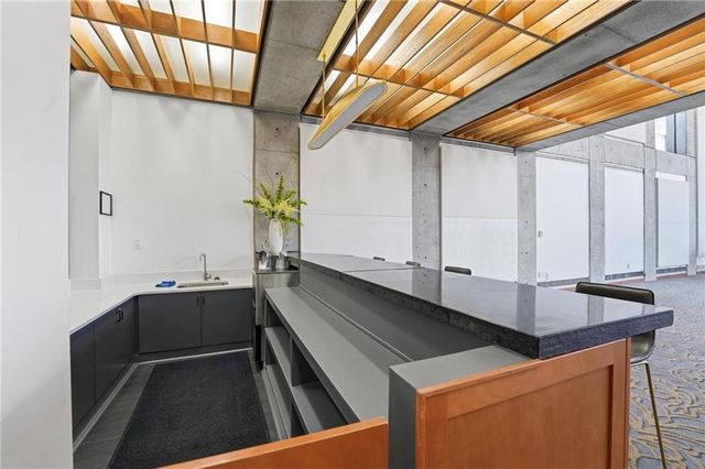 121 W 48th Street 202, Kansas City, MO 64112