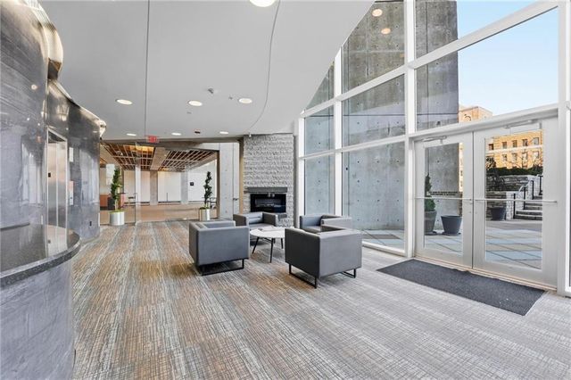 121 W 48th Street 202, Kansas City, MO 64112