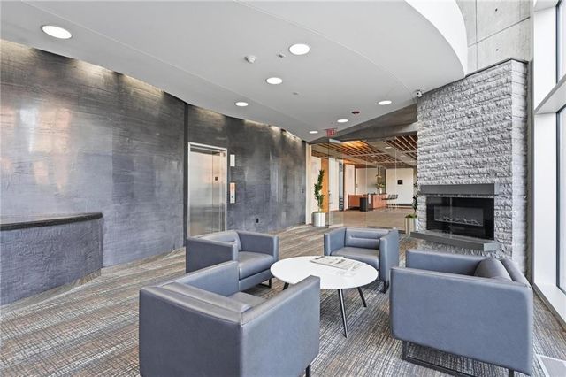 121 W 48th Street 202, Kansas City, MO 64112