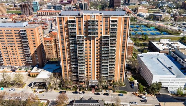 121 W 48th Street 202, Kansas City, MO 64112