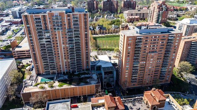121 W 48th Street 202, Kansas City, MO 64112