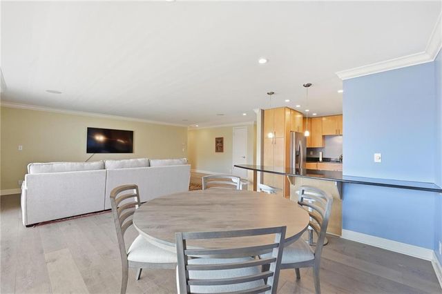 121 W 48th Street 202, Kansas City, MO 64112