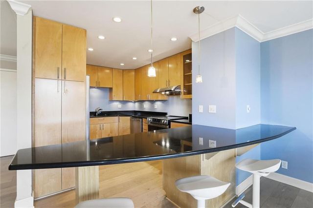 121 W 48th Street 202, Kansas City, MO 64112
