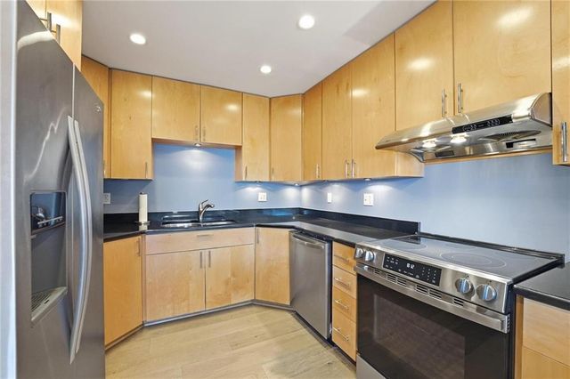 121 W 48th Street 202, Kansas City, MO 64112