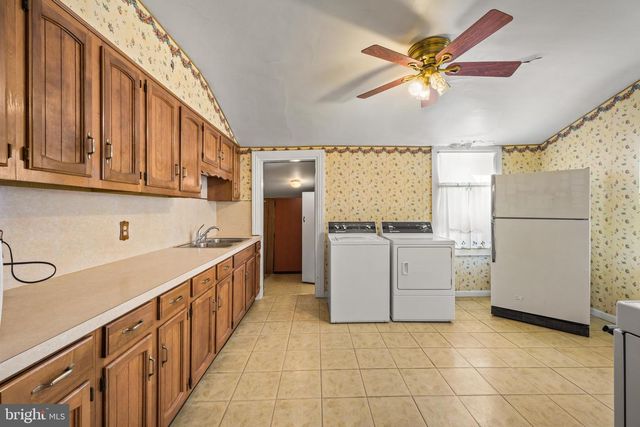 110 W HARMONY ST, Penns Grove, NJ 08069