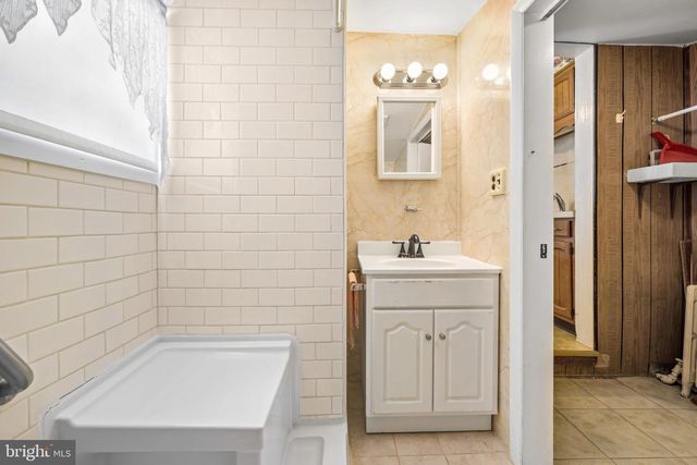 110 W HARMONY ST, Penns Grove, NJ 08069