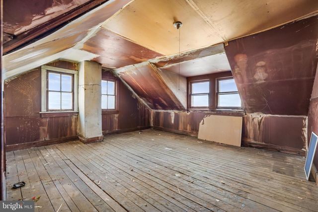 110 W HARMONY ST, Penns Grove, NJ 08069