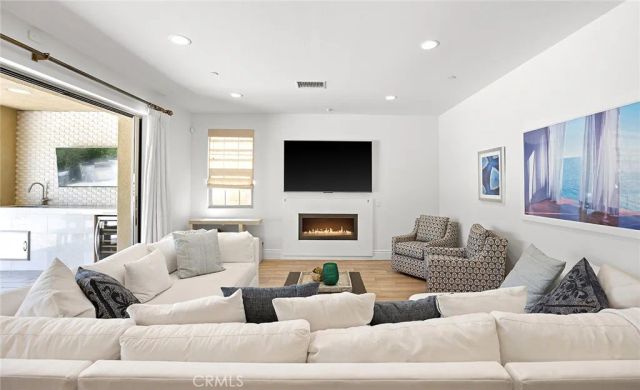 30 Windwalker Way, Tustin, CA 92782