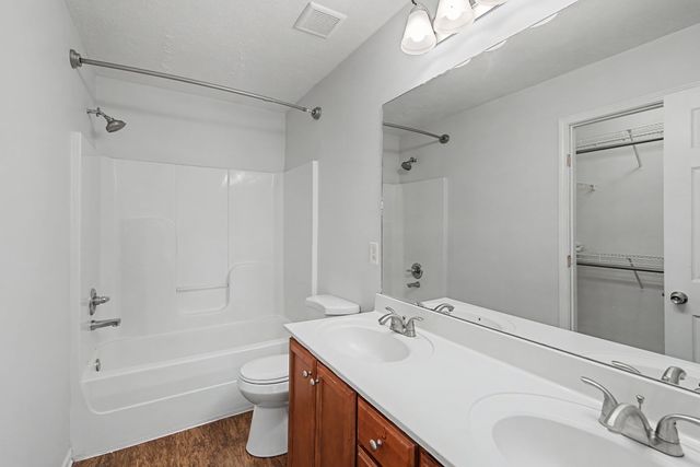 8060 Logan Dr, La Vergne, TN 37086