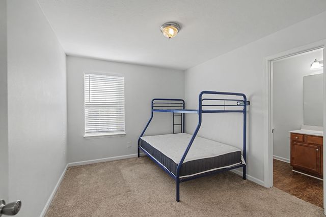 8060 Logan Dr, La Vergne, TN 37086