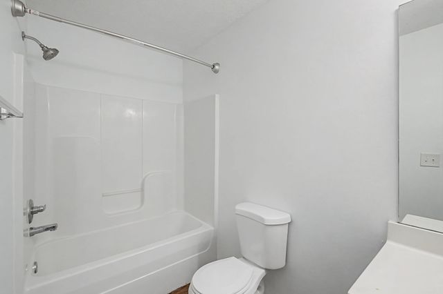 8060 Logan Dr, La Vergne, TN 37086