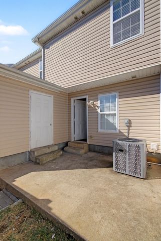 8060 Logan Dr, La Vergne, TN 37086