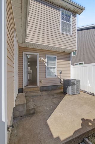 8060 Logan Dr, La Vergne, TN 37086